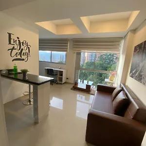 Apartasuite Moderna - En El Corazon Del Poblado Medellín